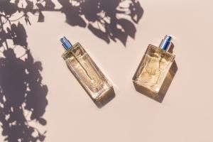 Różnice między wodą perfumowaną a wodą toaletową – co wybrać?