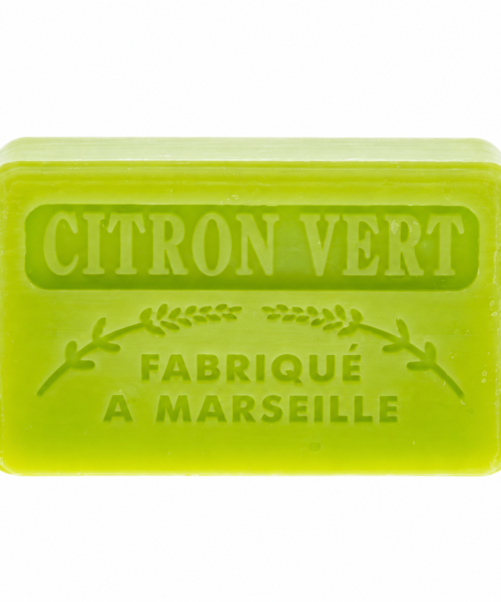 Savonnette marseillaise parfumée Citron vert 60 g sur fond blanc